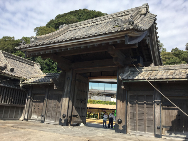 正門