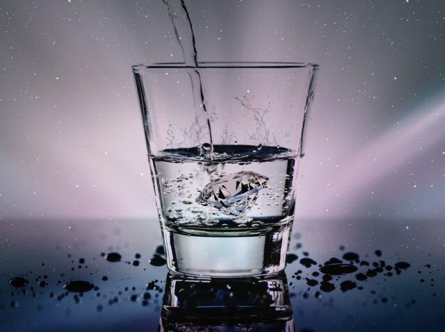 水